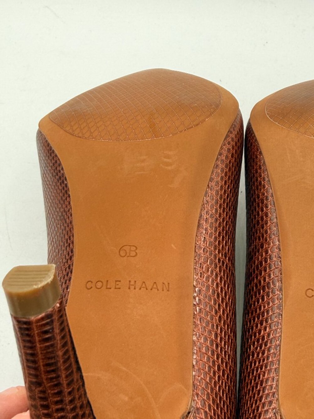 Cole Haan Brown Embossed Leather Pumps Pointed Toe Heels Classic Career - Picture 8 of 9